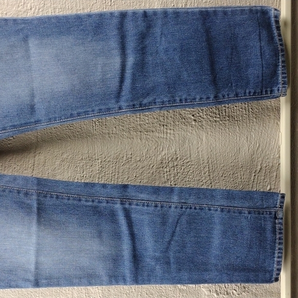 Children's Place Blue Medium Wash Five Pocket Straight Leg Adjustable Waist Jean - Picture 3 of 13